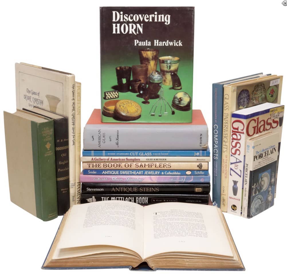 (19) REFERENCE BOOKS: ANTIQUES, COLLECTIBLES & DECORATIVE ARTS