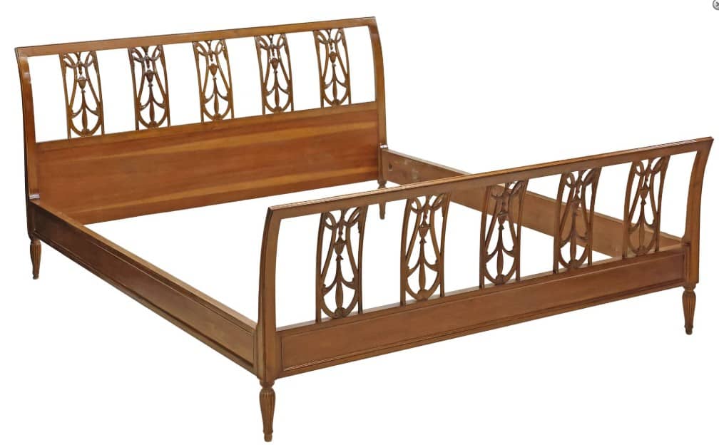CHIPPENDALE STYLE CARVED MAHOGANY BED