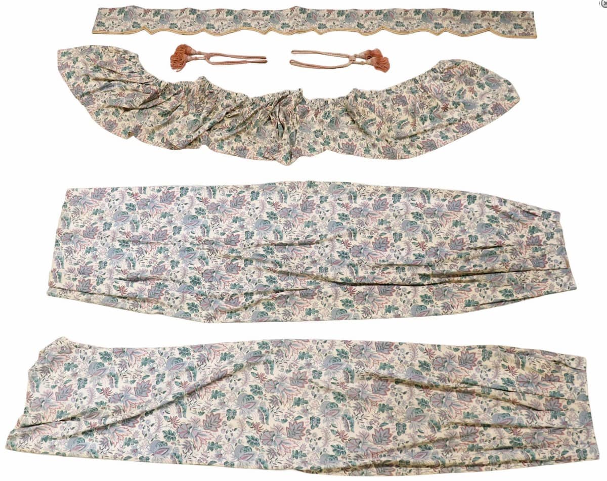 4) CUSTOM PRINTED COTTON DRAPERY PANELS, VALENCE, & PELMET