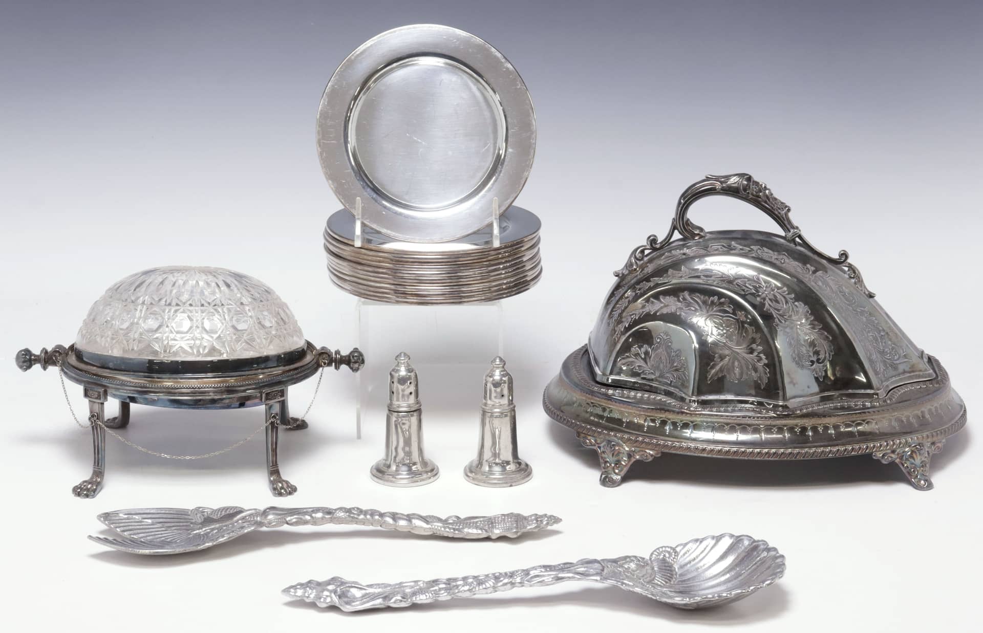 (18) SILVERPLATE & OTHER METAL TABLEWARE, 12 W.M.A. ROGERS BREAD PLATES