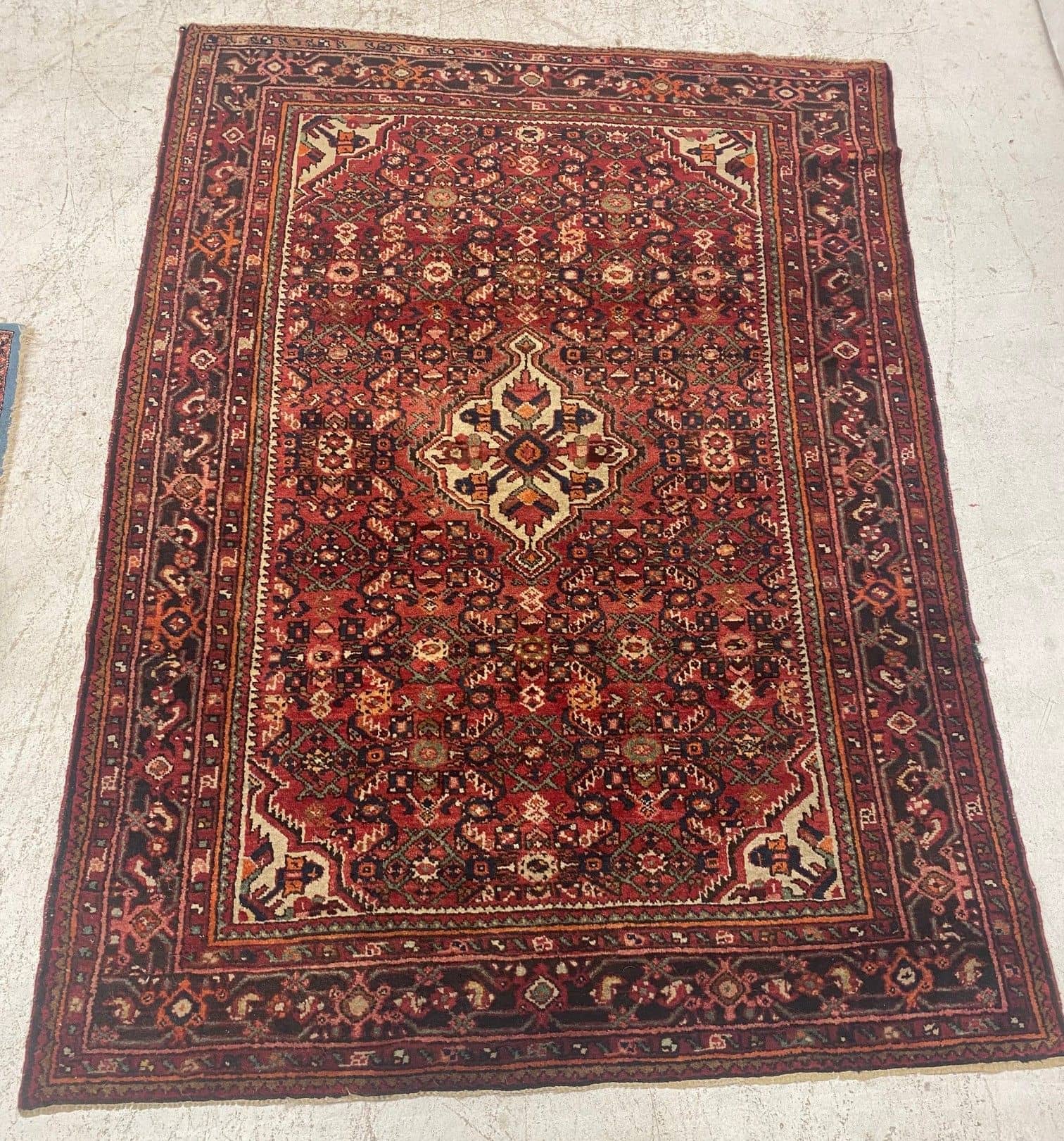 ESTATE HAND-TIED RUG, 7'2" X 5'3"