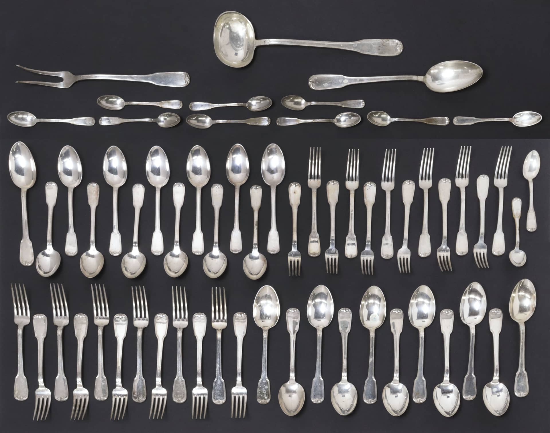 (62) SILVERPLATE FLATWARE SET, A NEAR SERVICE FOR TWELVE