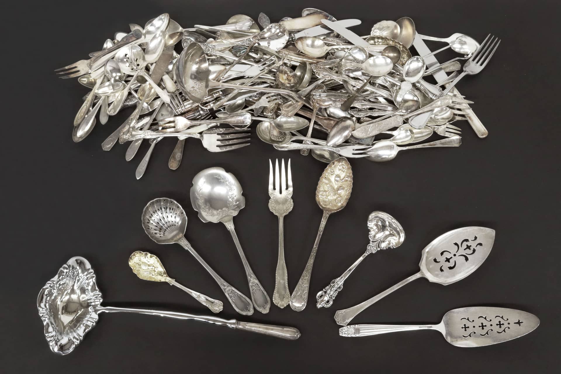 (LOT) HUGE COLLECTION OF SILVERPLATE FLATWARE, VARIOUS MAKERS
